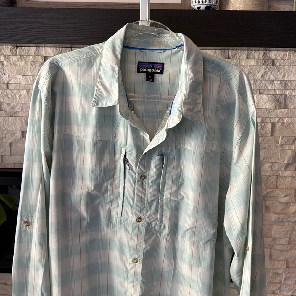 Patagonia light weight button down XL